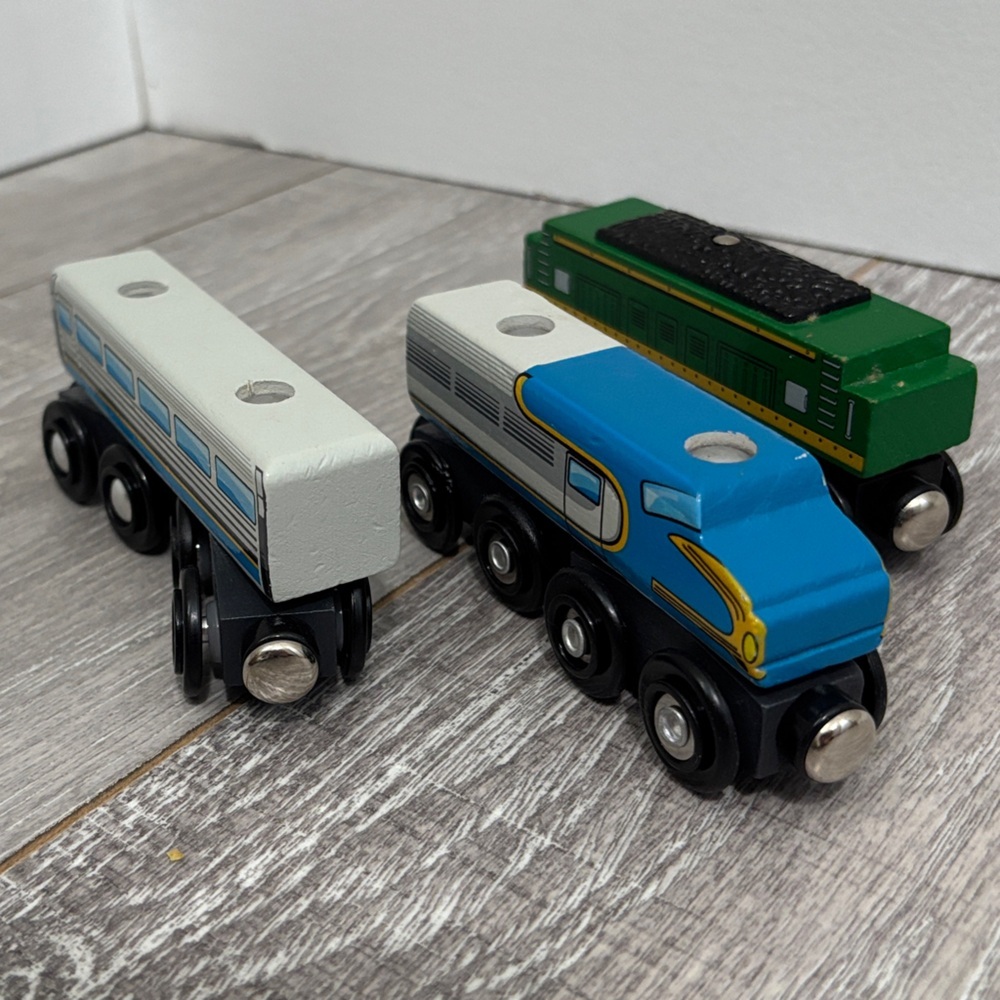 Set of Wooden Magnet Trains - Picture 3 of 8